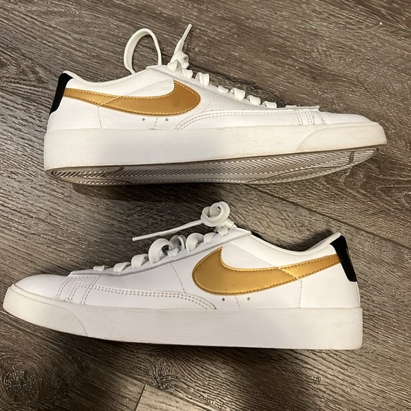 Nike Blazer Low White with Gold Swoosh - Picture 5 of 5